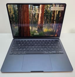 Apple MacBook Air 13" (256 GB SSD, Apple M2)