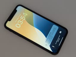 Apple iPhone XR (64 GB)