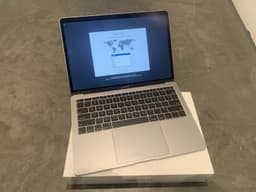 Apple MacBook Air Intel Core i5 13" (16 GB, 256 GB SSD, Intel Core i5)