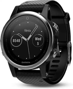 Garmin Fenix 5S 42 mm silber am Silikonarmband schwarz