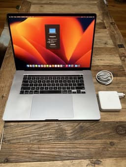 Apple MacBook Pro Intel Core i7 16" (16 GB, 512 GB SSD, Intel Core i7)